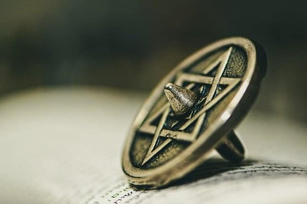 La Bar Mitzvah : Une cérémonie empreinte de tradition et de signification