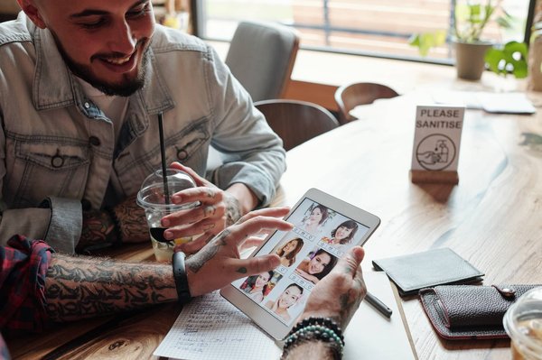 Rencontrer une femme cougar et la séduire : comment s'y prendre ?