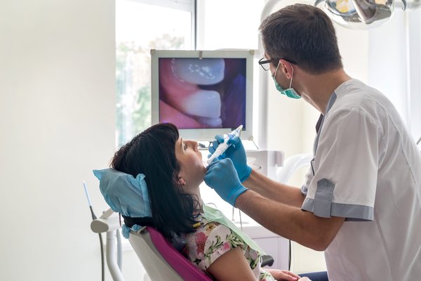 Quels services de dentisterie familiale et esthétique sont offerts à Salaberry-de-Valleyfield?